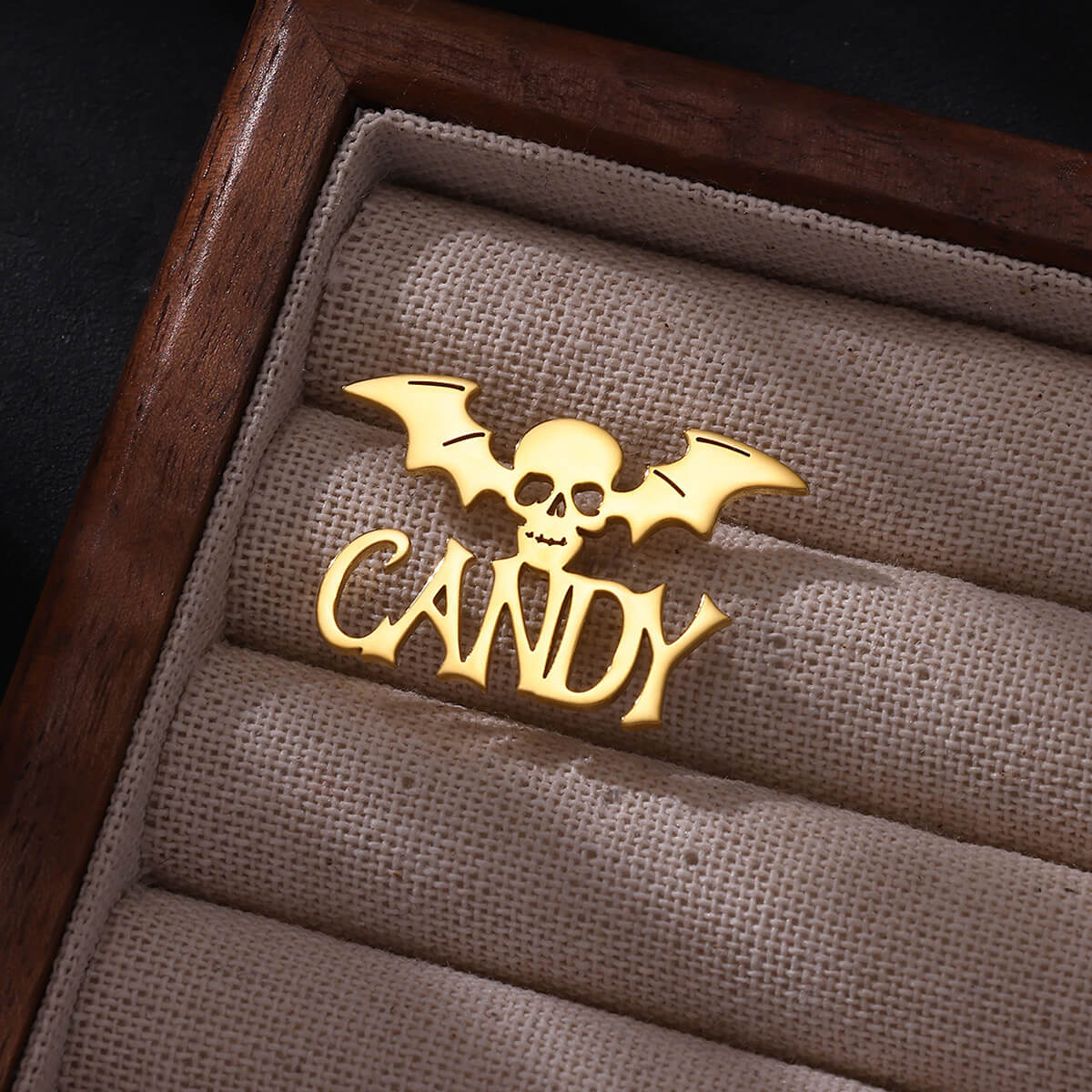 Customized Name Skeleton Bat B - Men Accessories Brooch 评论和价格