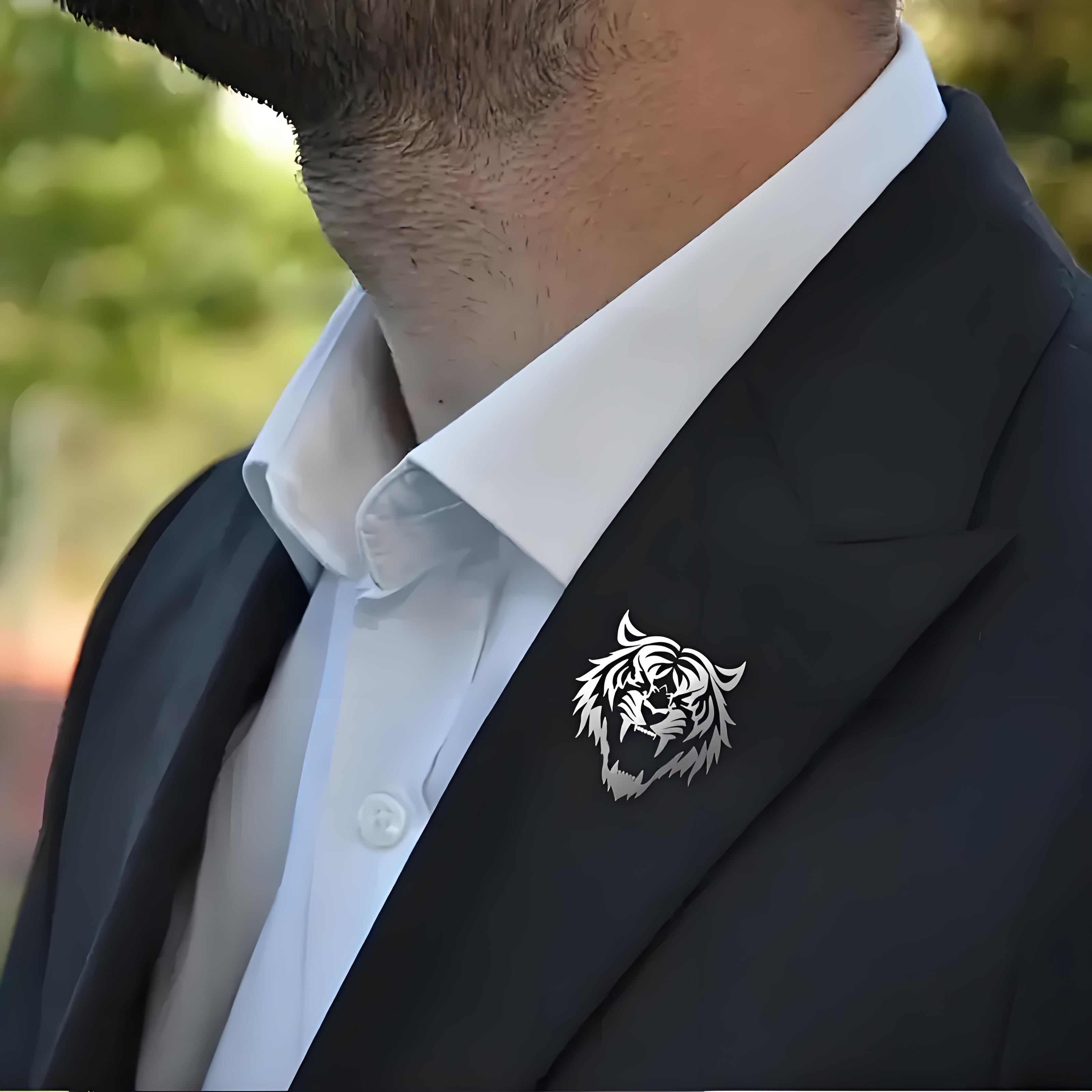 Men's Stainless Steel Tiger He - Men Accessories Brooch 评论和价格